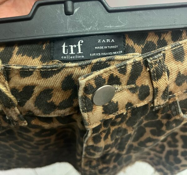 Minifalda vaquera leopardo Zara TRF | Moda de segunda mano - Imagen 3