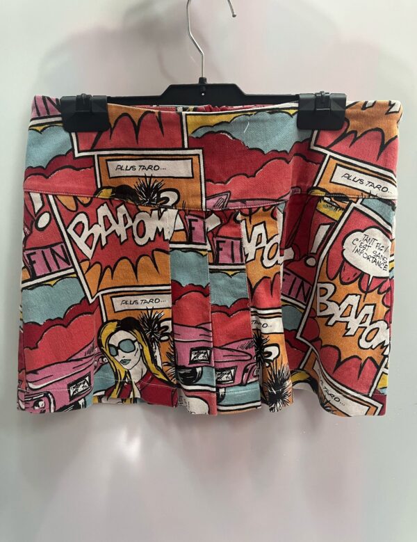 Falda Corta Estilo Cómic Pop Art con Pliegues
