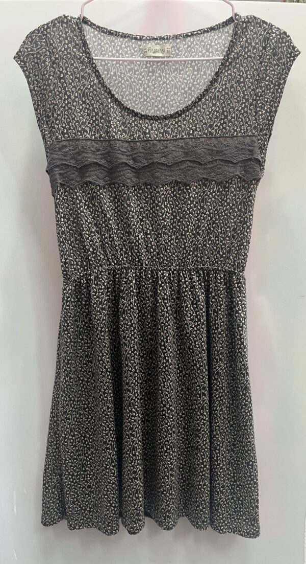 Vestido floral Pull&Bear Negro con Encaje - Talla M