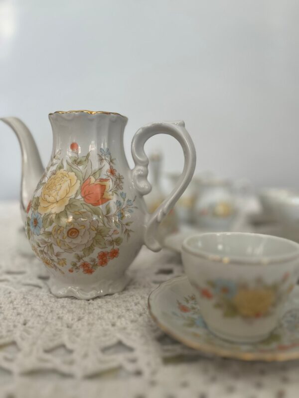 Juego de Té Vintage de Porcelana – Set 13 Piezas