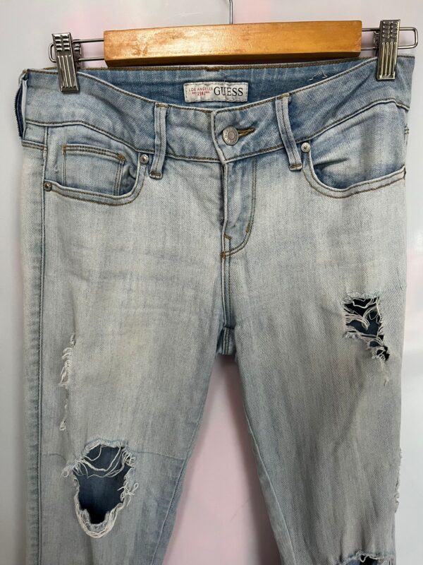Pantalón vaquero roto GUESS – Talla XS (Segunda mano) - Imagen 3