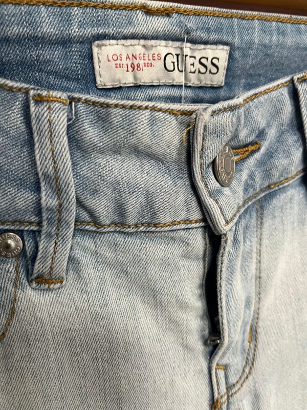 Pantalón vaquero roto GUESS – Talla XS (Segunda mano)