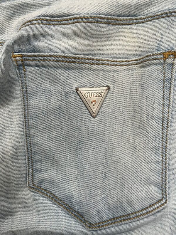Pantalón vaquero roto GUESS – Talla XS (Segunda mano) - Imagen 2