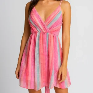 Vestido color pastel con escote cruzado