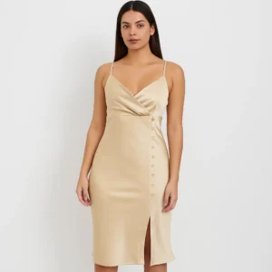 Vestido satinado beige tirantes y botones
