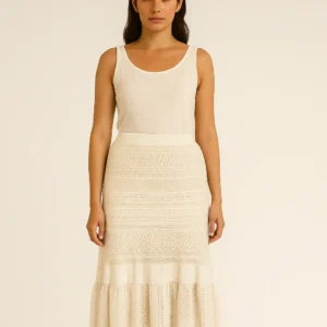 Falda midi calada de encaje beige