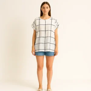 Blusa blanca SHEIN con cuadros negros