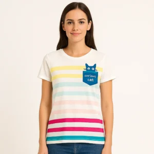 Camiseta rayas multicolor con bolsillo “Curious Cat”