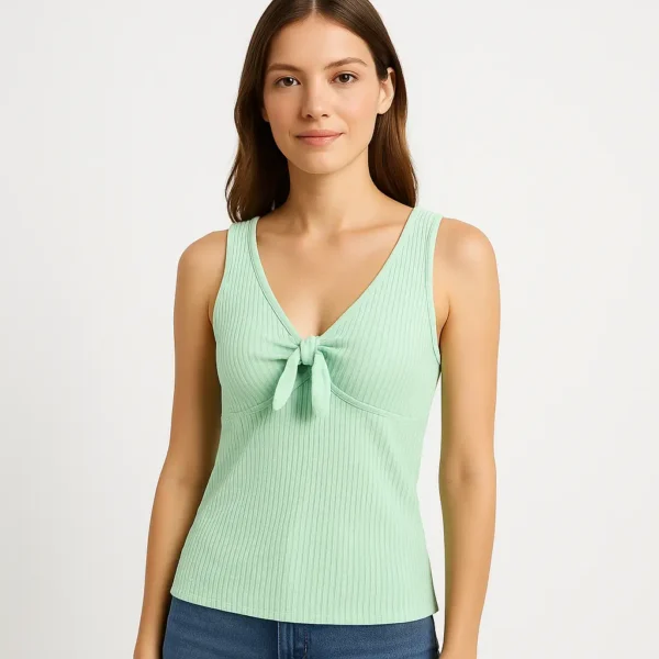 Top verde menta de canalé con nudo frontal