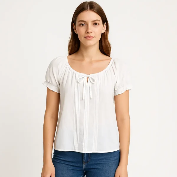 Blusa blanca con detalle de pintucks