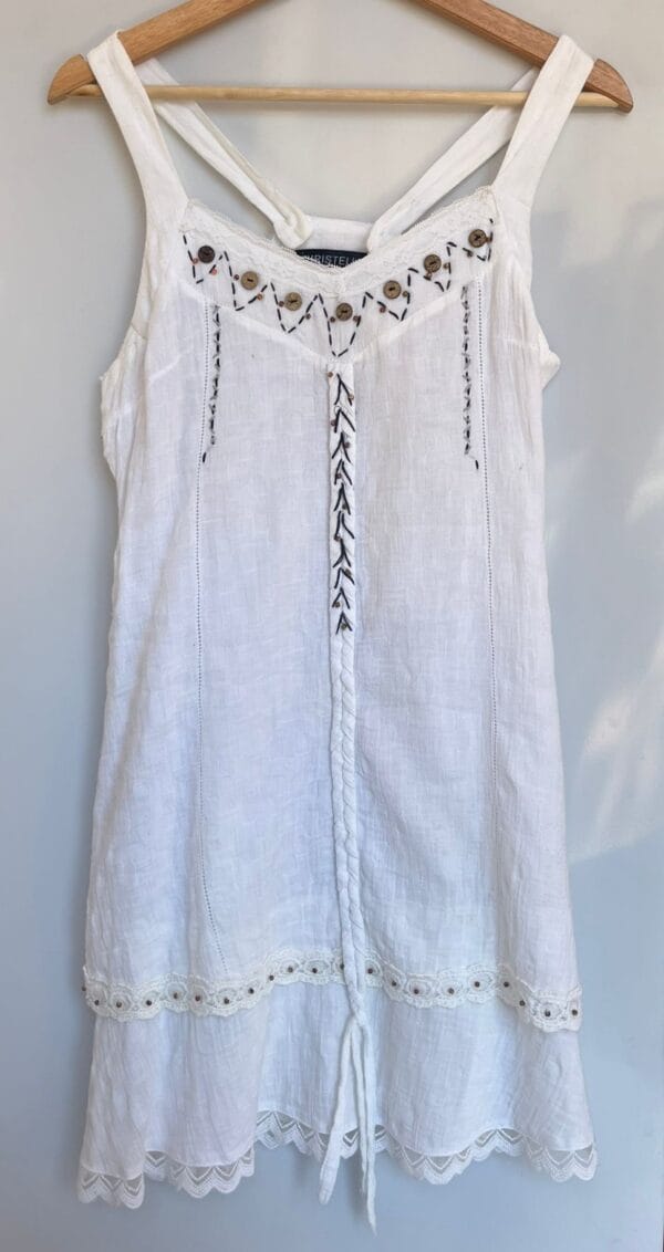 Vestido blanco bordado estilo boho