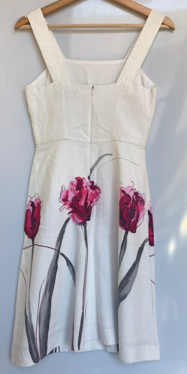 Vestido blanco con tirantes anchos