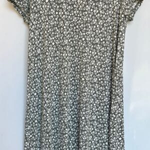 Vestido corto floral con escote cruzado