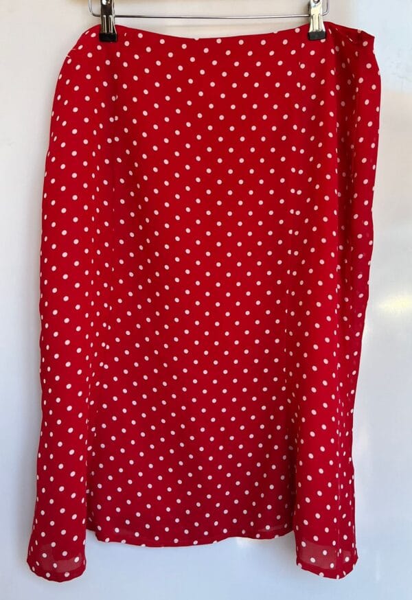 Falda roja de lunares blancos · Talla 50 - Imagen 2
