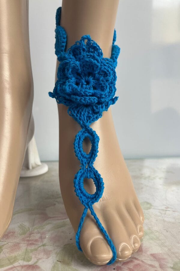 Top de crochet azul con accesorio a juego - Imagen 3