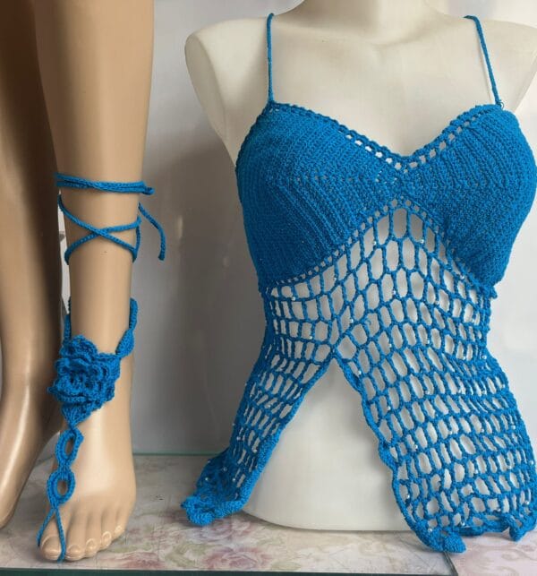Top de crochet azul con accesorio a juego - Imagen 4