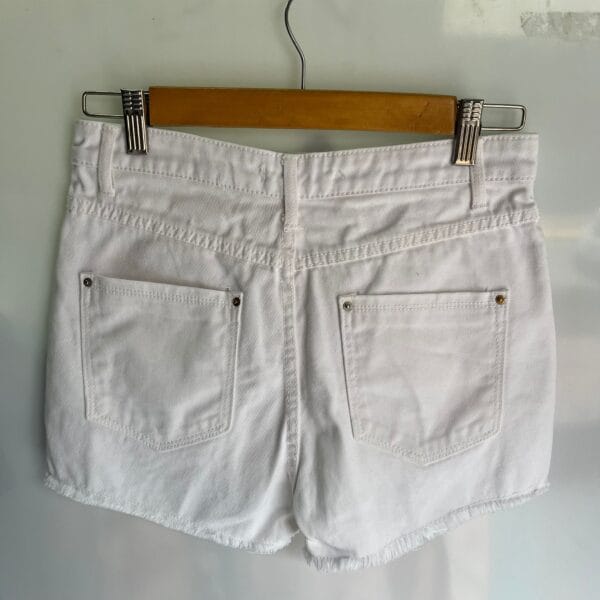 Shorts denim blancos Stradivarius (EUR 34) - Imagen 3