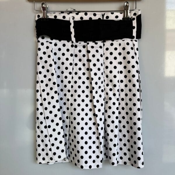 Falda blanca de lunares con lazo negro - Imagen 3