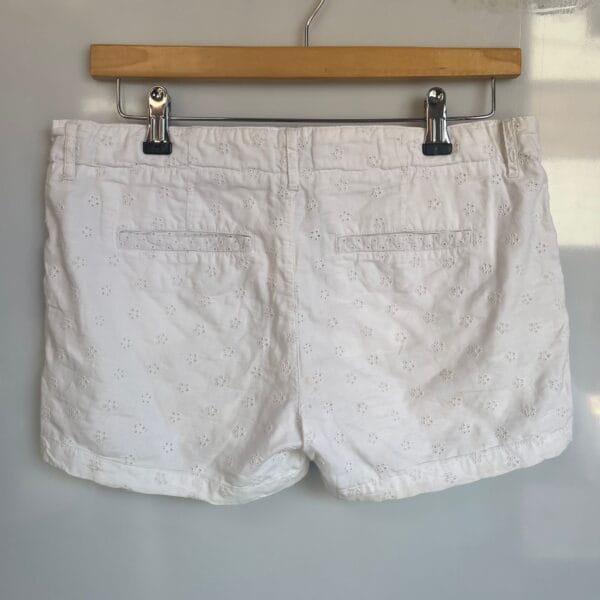 Shorts blancos bordados Tommy Hilfiger - Imagen 2