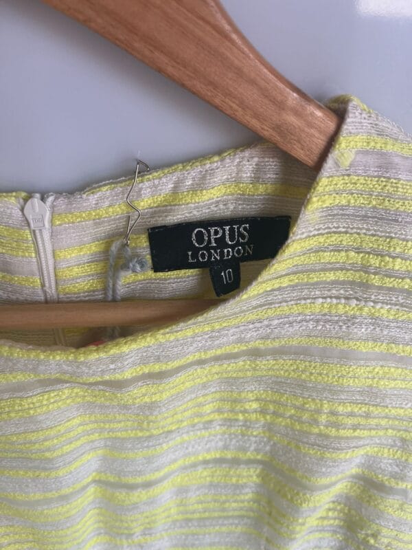 Vestido Opus London con rayas amarillas - Imagen 4