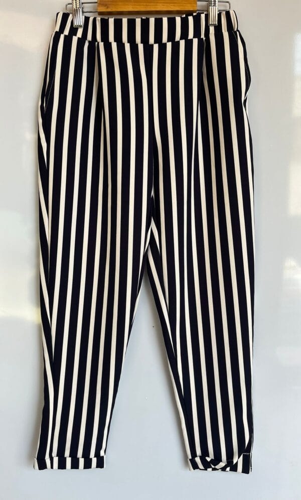 Pantalón de rayas blanco y negro Lefties - Imagen 2