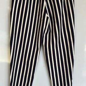 Pantalón de rayas blanco y negro Lefties
