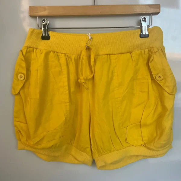 Shorts amarillos de cintura elástica - Imagen 3