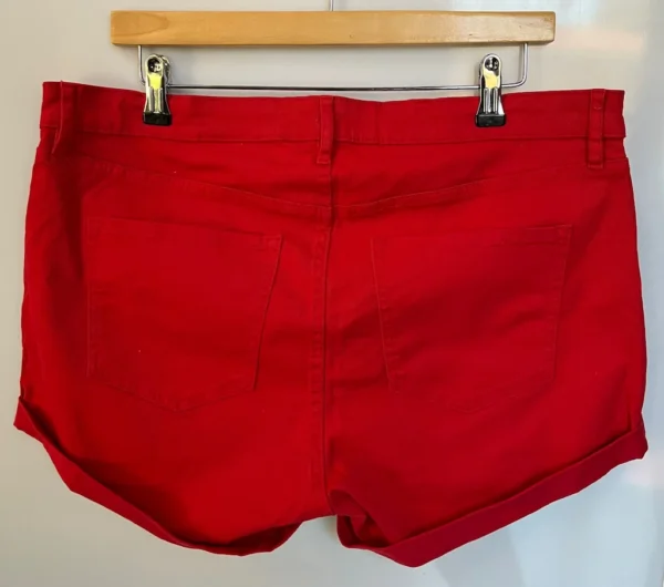 Short rojo clásico de H&M Talla 46 - Imagen 2