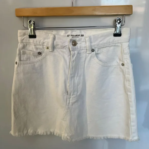 Falda blanca vaquera con flecos Pull&Bear - Imagen 2