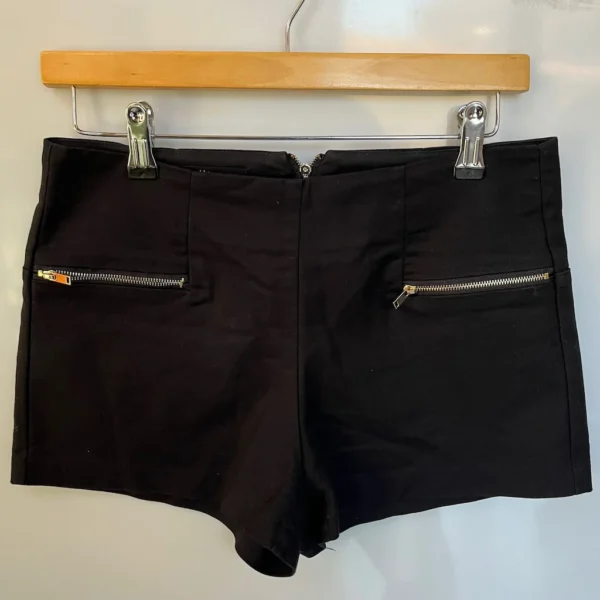 Short negro de cremalleras doradas Bershka - Imagen 2