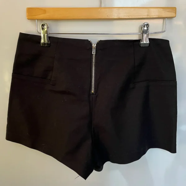 Short negro de cremalleras doradas Bershka - Imagen 3