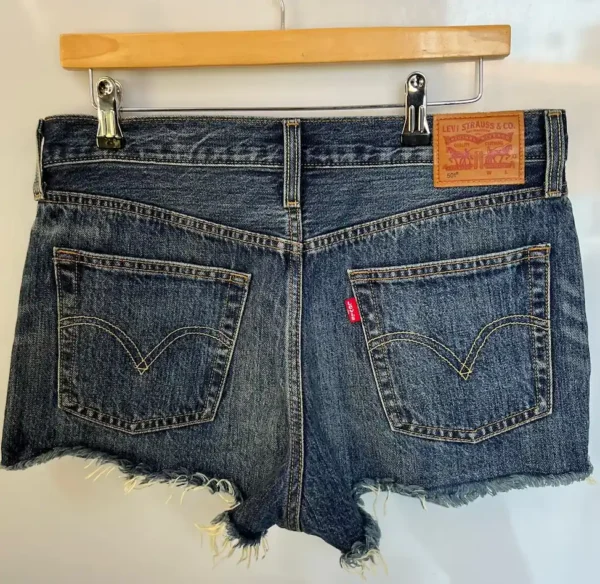Shorts Levi’s 501 denim oscuro deshilachado - Imagen 3