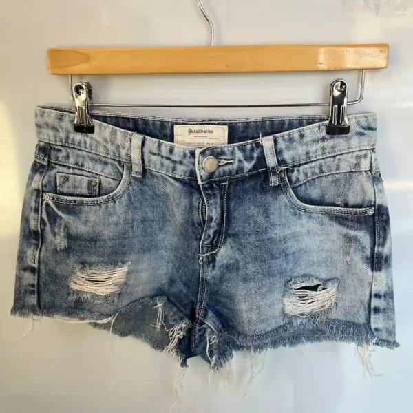 Shorts denim desgastados Stradivarius - Imagen 2