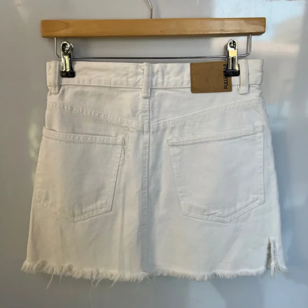 Falda blanca vaquera con flecos Pull&Bear - Imagen 3