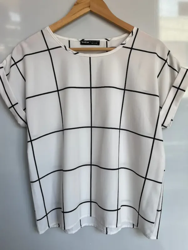 Blusa blanca SHEIN con cuadros negros - Imagen 2