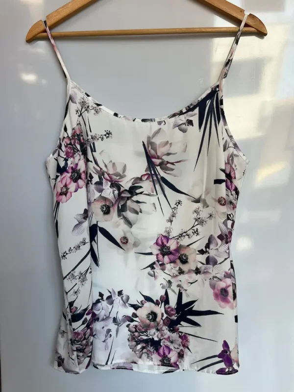 Top de tirantes con diseño florales - Imagen 2