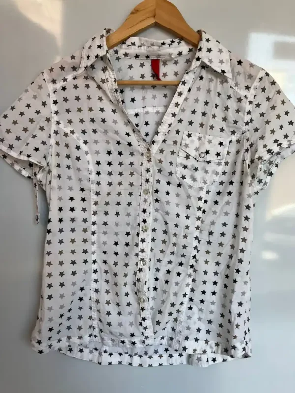 Blusa H&M con estampado de estrellas - Imagen 2