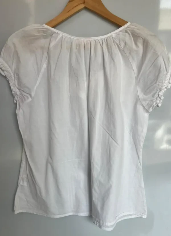 Blusa blanca con detalle de pintucks - Imagen 3