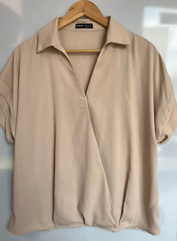 Blusa beige cruzada asimétrica SHEIN - Imagen 2