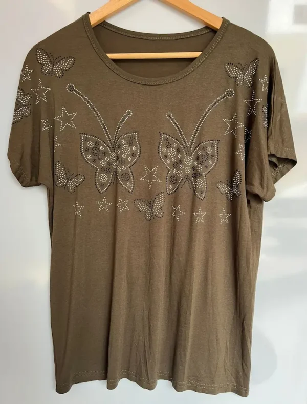 Camiseta verde con mariposas brillantes - Imagen 2