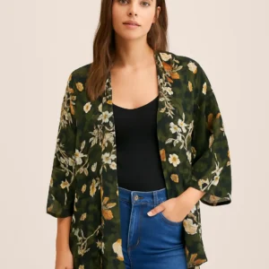 Kimono estampado floral verde de Bershka